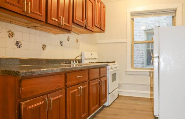 7703 North Sheridan Rd. Gallery 1