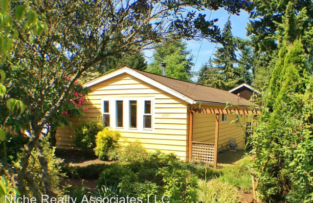 10057 29th Ave NE - 10057 29th Avenue Northeast, Seattle, WA 98125