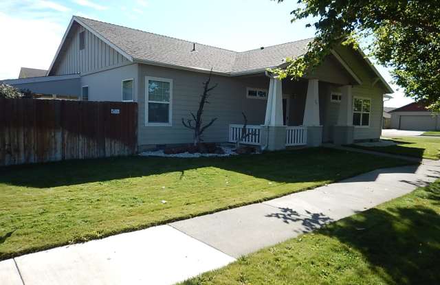 *APPLICATIONS PENDING* 3 Bedroom, 2 Bathroom House on North End of Prineville  - Available Soon! photos photos