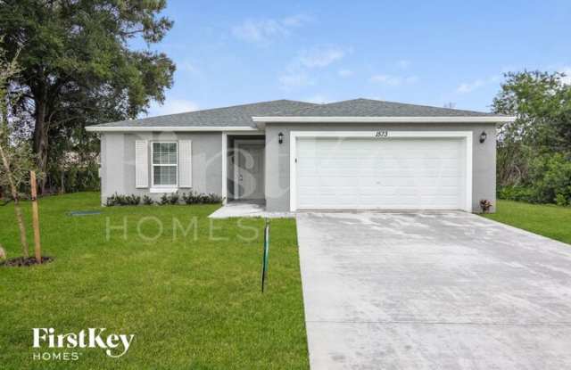 1573 SW Bermel Ave photos photos