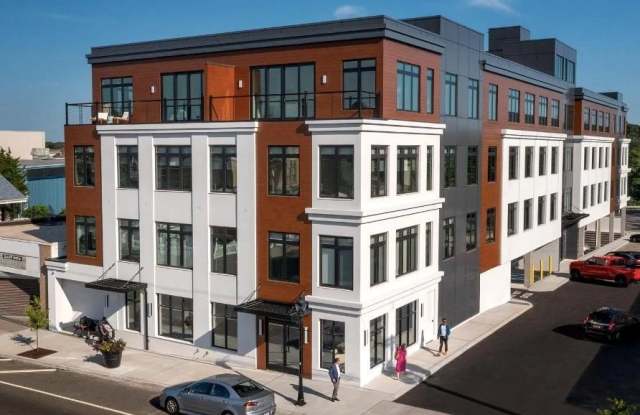 331 E Main Gallery 1