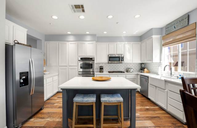 FURNISHED | Westport at Mandalay Bay | Oxnard | Stunningly Remodeled 3 Bedroom Condo - 1257 Bayside Circle, Oxnard, CA 93035