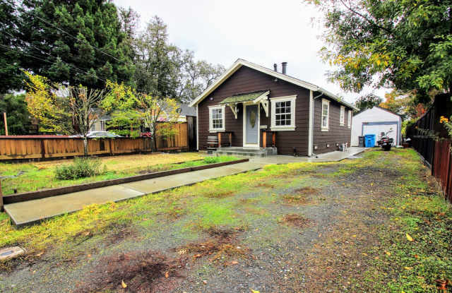 2 Bedroom Home with Large Yard in SW Santa Rosa photos photos