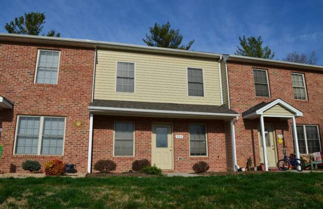 Charming Townhome in Prime Broadway Location – Steps from Parks & Outdoor Amenities! photos photos Charming Townhome in Prime Broadway Location – Steps from Parks & Outdoor Amenities! photos photos