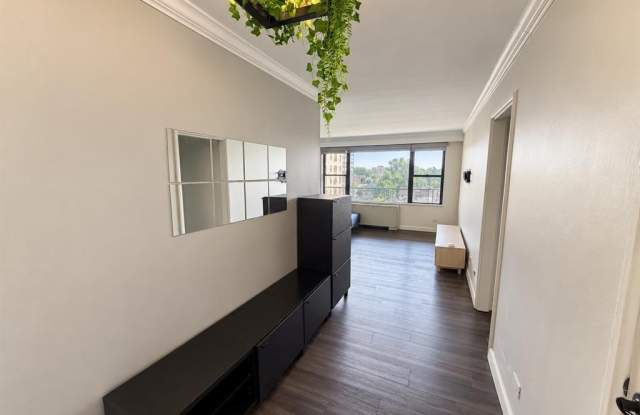 4466 W Pine Boulevard Gallery 2