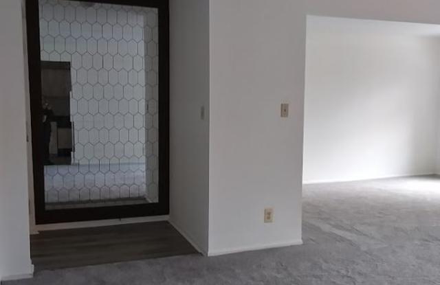 7811 Dassett Ct Gallery 2