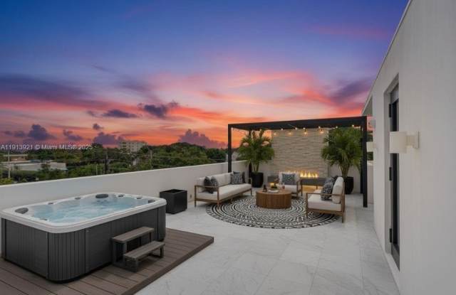 529 NE 61st St photos photos