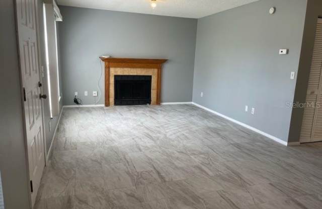 1004 NORTHLAKE Drive Gallery 3