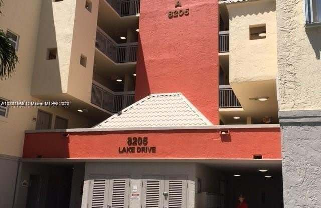 8205 Lake Dr - 8205 Lake Drive, Doral, FL 33166