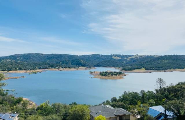 Spectacular View of Folsom Lake photos photos