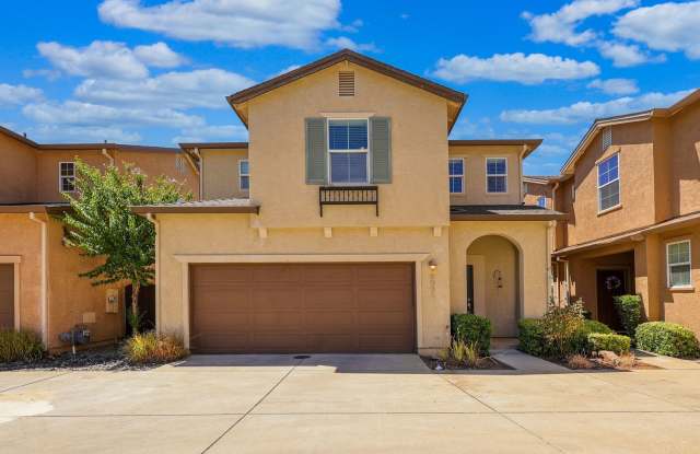 3 BED 2.5 BATH TOWNHOME IN THE VILLAGES OF SHASTA VIEW GARDENS photos photos