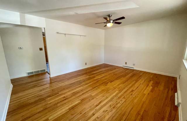 ***$1000 Off 1st Month Rent ***Charming 3B/1B East Boulder Home Gallery 4