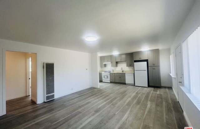 740 N Hill Pl Gallery 2