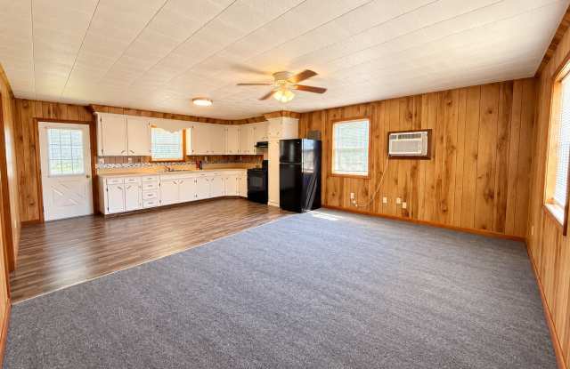 1 BR, 1 BA Home on a Private Lot in Sulphur, LA Gallery 3