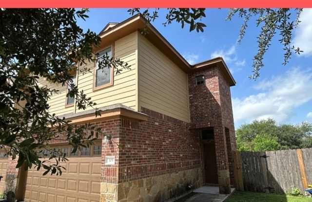 3/2.5/2 Off HWY 46/ Close to IH 35 / Fenced in Backyard / Wood-Like Tile Flooring  Carpet Mix /CISD - 305 Rosalie Drive, New Braunfels, TX 78130