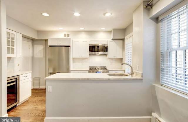 4463 GREENWICH PARKWAY NW Gallery 4