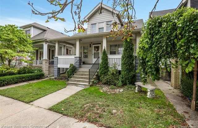 1565 OAK #2 Street Gallery 1