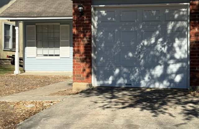 Convenient 2/2 with Garage Just Moments from Randolph AFB- Pets Welcomed photos photos