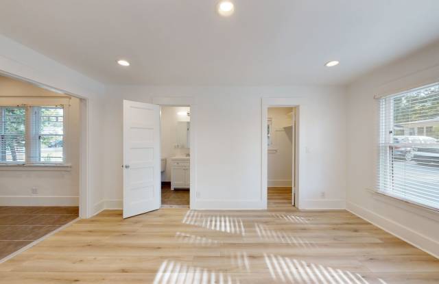 Beautifully Remodeled and upgraded Studio Apartment in residential Pasadena! Ask about AUGUST MOVE IN SPECIAL! Gallery 1