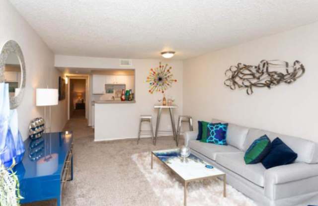 1532 E Riverside Dr Gallery 2