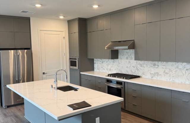 $4,800 / 3 BR – LUXURY TOP-FLOOR UNIT IN WARM SPRINGS WITH RESORT-STYLE AMENITIES photos photos