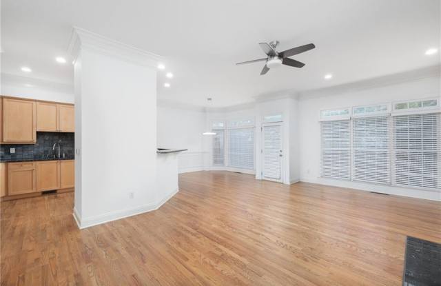 5468 Wentworth Street Gallery 4