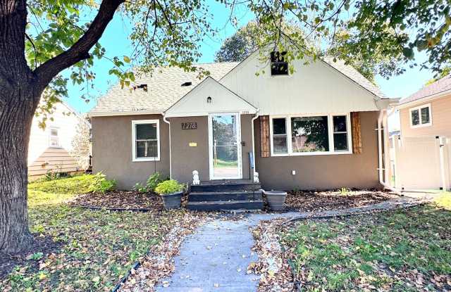 Gorgeous 3 Bedroom Single Family in Saint Paul!! - 1218 Dale Street North, St. Paul, MN 55117