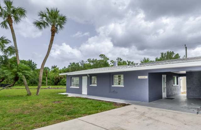 Annual Rental Pet Friendly– Updated 2BR/1BA Home with Carport Near Downtown Punta Gorda photos photos