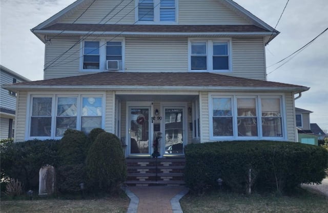 90 E Oxford Street - 90 East Oxford Street, Valley Stream, NY 11580