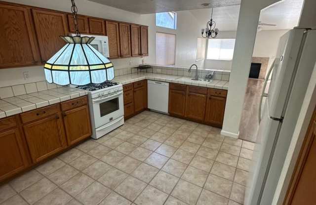 Remodeled 1 story home, 2 weeks free rent Gallery 3