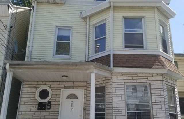 252 N 4Th St photos photos