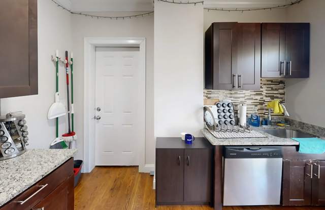 Roxbury 2 Bed – 800 Sq Ft – Parking Available – 9/1 Move-In Gallery 3