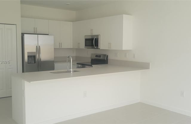 11038 SW 231 ST Gallery 4