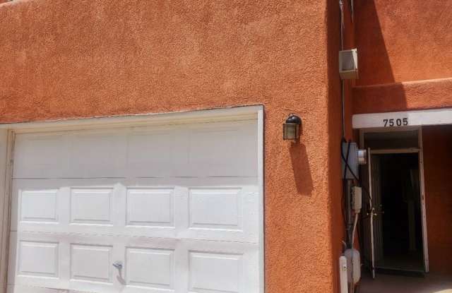 Charming Townhome in Southeast Albuquerque photos photos