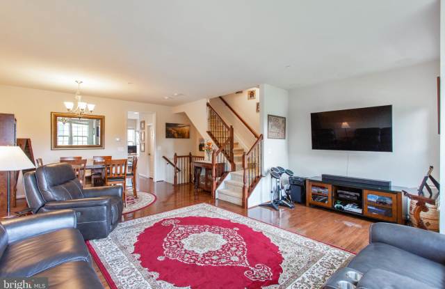 708 TOPMAST DRIVE Gallery 4