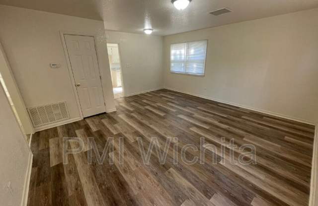 1907 N Jeanette Ave photos photos