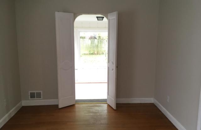 206 S JACKSON STREET Gallery 4