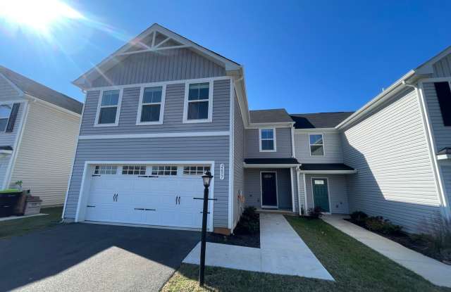 Gorgeous Locust Thicket Townhome - 2657 Confederate Avenue, Lynchburg, VA 24501