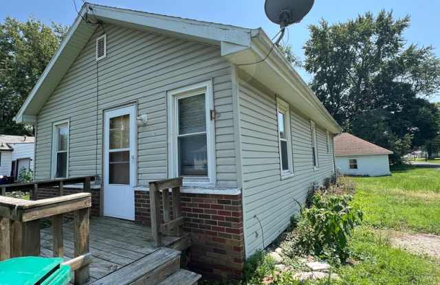 2 Bedroom 1 Bathroom House - 3116 West Alice Avenue, West Peoria, IL 61604