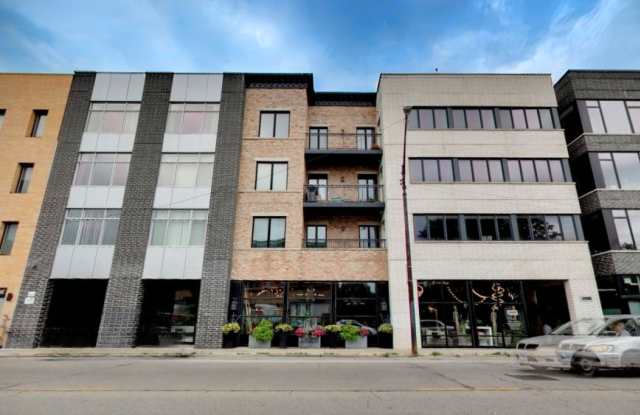 1641 W Grand photos photos