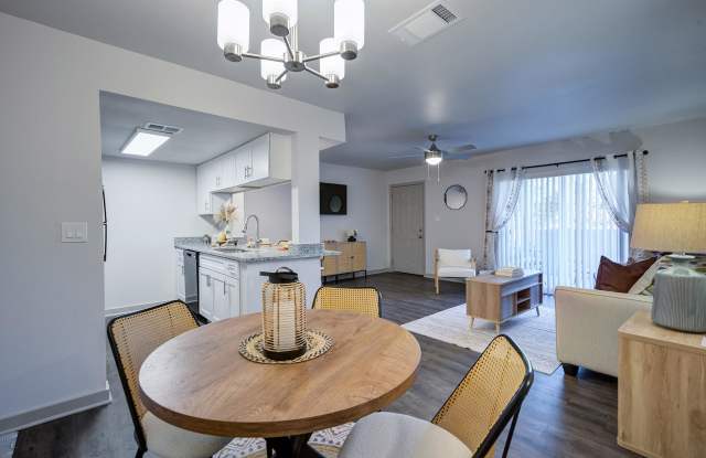 L'Estancia Apartment Homes Gallery 4