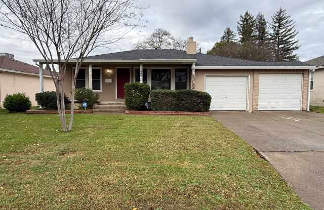 Spacious 2 bed 1 bath available now! photos photos