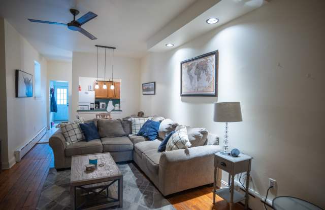 Large 1st fl with yard w/d Gallery 4