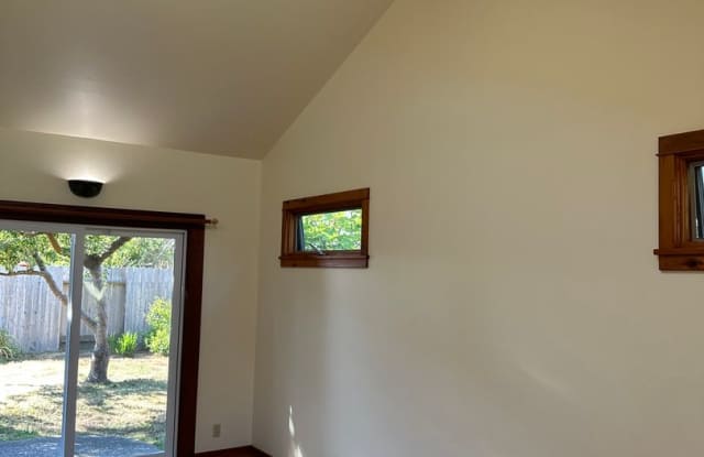 Charming Studio Loft in Arcata – Close to Plaza  Cal Poly Humboldt photos photos