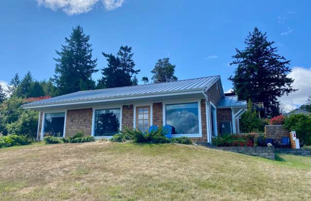 High Quality Term Rental in Town with Harbor View photos photos