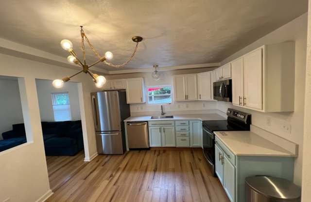 *RENOVATED KITCHEN AND BATHS!* 2 Bedroom, 2.5 Bath House photos photos