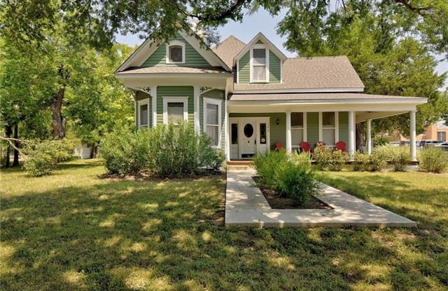 206 Taylor ST - 206 Taylor Street, Hutto, TX 78634