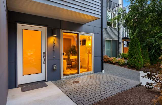 2Bd/1.75Ba Seattle Townhome Gallery 3