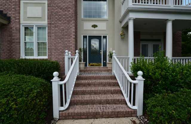 Quiet Cul-De-Sac, great location! Gallery 3