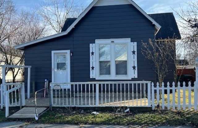 2 bed 1 bath with garage and fenced in yard - 1521 West 9th Street, Muncie, IN 47302